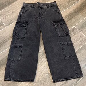 Old Navy Mid-Rise Baggy Wide Leg Cargo Jeans, 8 Petite, Black Wash